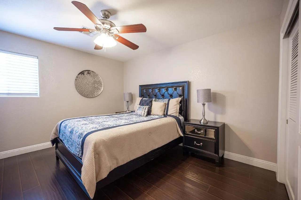 Luxury Home Near Las Vegas Strip And Airport. Holiday home